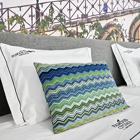 Famous Crows Vendégház