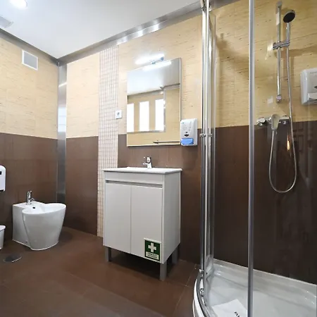 Famous Crows Vendégház 4*