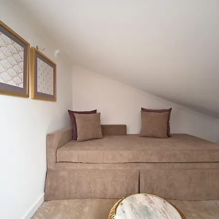 Famous Crows Vendégház