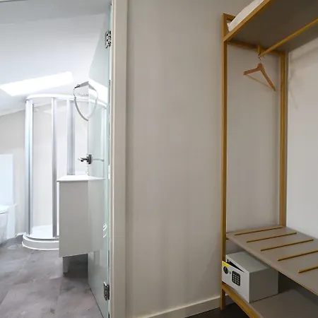 Famous Crows Vendégház 4*