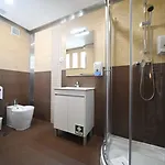 Famous Crows بيت ضيافة 4*