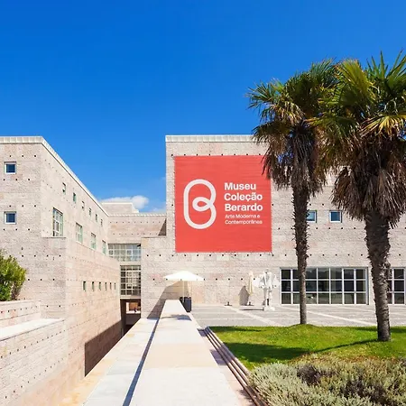 Πανσιόν Famous Crows 4*