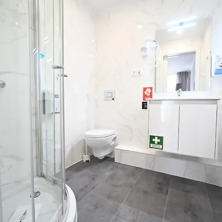Famous Crows Guest house 3*