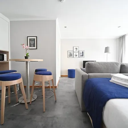 Famous Crows 4* Lisboa