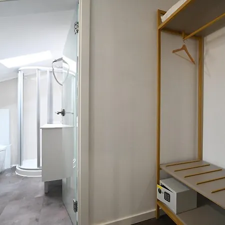 Famous Crows Guest house