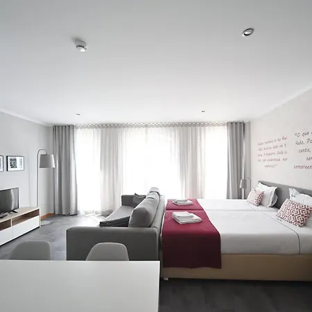 Guest house Famous Crows 3*