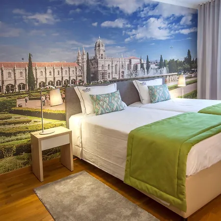 Famous Crows Konukevi