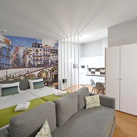 Konukevi Famous Crows