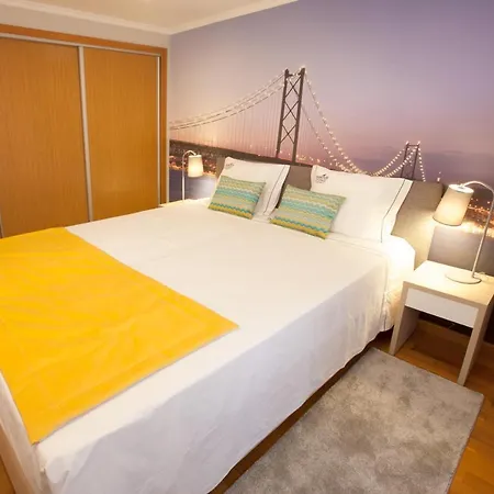 Konukevi Famous Crows Lisboa