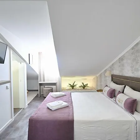 Konukevi Famous Crows Lisboa