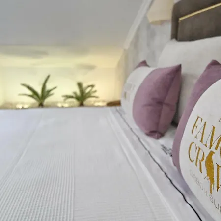 Guest house Famous Crows Lisbon