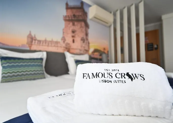 Famous Crows בית הארחה 4*