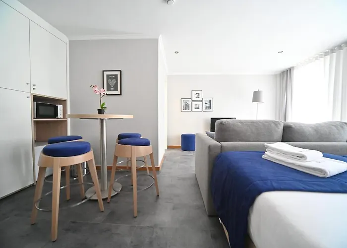 Famous Crows 4* Lissabon