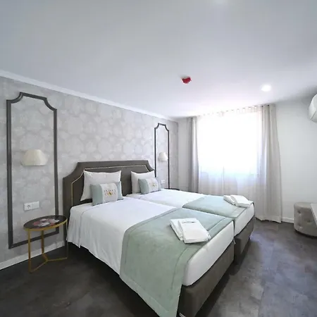 Famous Crows 4* Lisbona