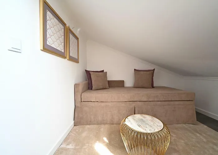 Famous Crows Pensión