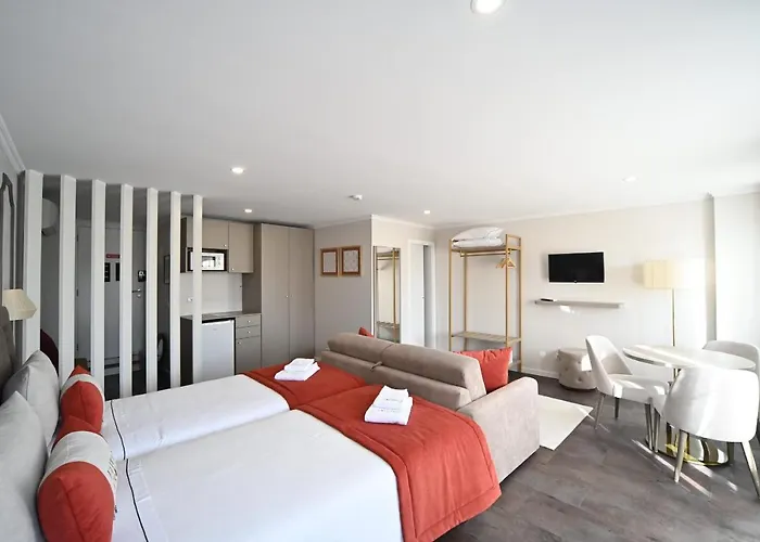 Pensión Famous Crows